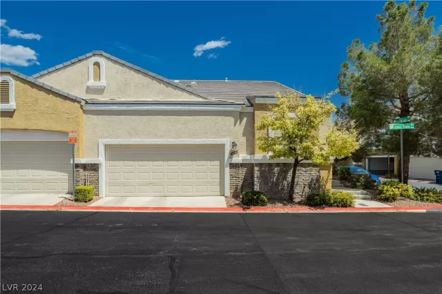 MLS: 2585831 Condo For Sale