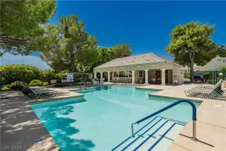 Photo #2: 2585831 Listing