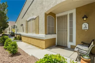 Photo #4: 2585831 Listing