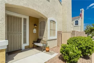 Photo #5: 2585831 Listing