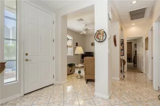 Photo #6: 2585831 Listing