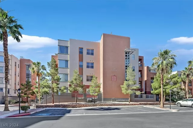 MLS: 2585859 Condo For Sale