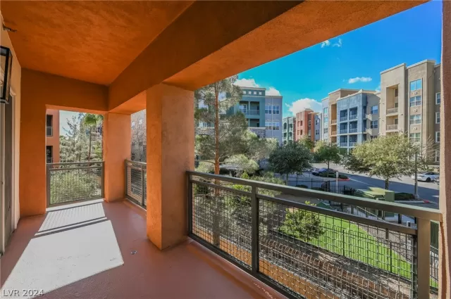 MLS: 2585860 Condo For Sale