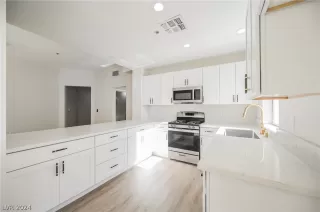 Photo #1: 2585860 Listing 