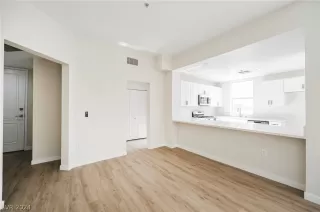 Photo #2: 2585860 Listing 