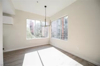 Photo #5: 2585860 Listing 