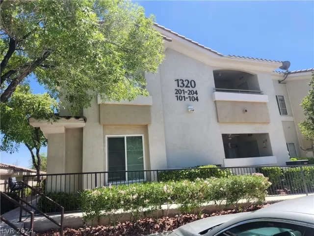 MLS: 2585888 Condo For Sale