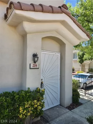 Photo #1: 2585888 Listing