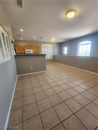 Photo #3: 2585888 Listing