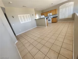 Photo #4: 2585888 Listing