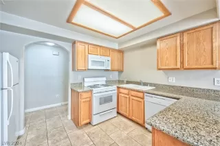 Photo #5: 2585893 Listing