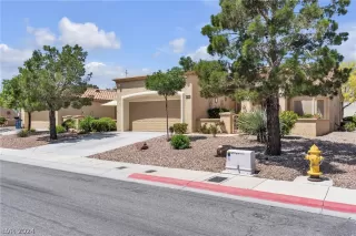 Photo #2: 2585899 Listing