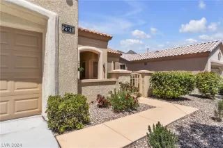 Photo #3: 2585899 Listing