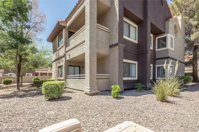 MLS: 2585946 Condo For Sale