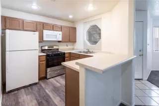 Photo #5: 2585946 Listing 