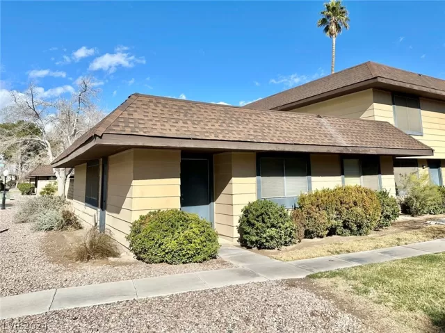 MLS: 2585964 Condo For Sale