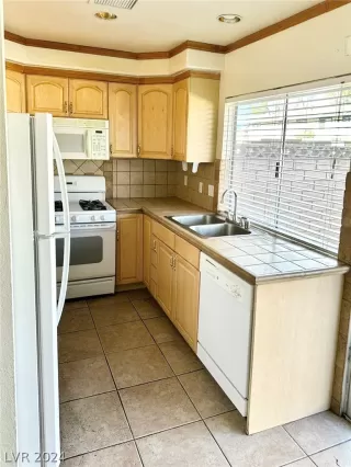 Photo #3: 2585964 Listing 