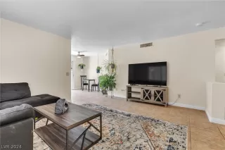 Photo #5: 2585965 Listing 