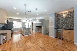 Photo #2: 2585980 Listing 