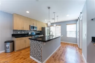 Photo #4: 2585980 Listing 