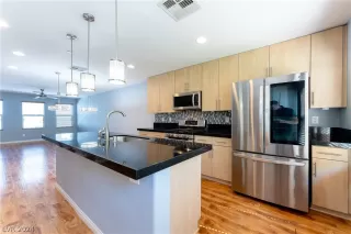 Photo #5: 2585980 Listing 