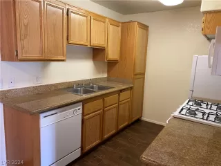 Photo #1: 2585990 Listing 