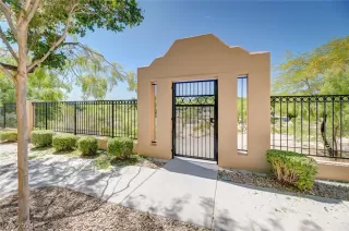 Photo #2: 2585999 Listing