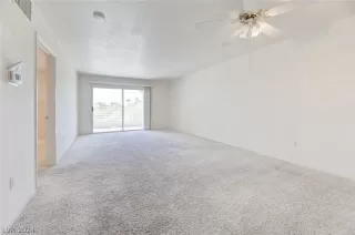 Photo #3: 2585999 Listing