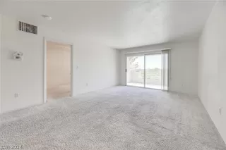 Photo #4: 2585999 Listing