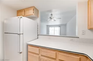 Photo #6: 2585999 Listing