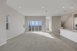 Photo #1: 2586011 Listing