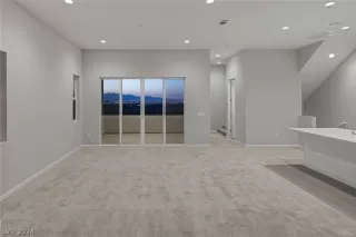 Photo #2: 2586011 Listing