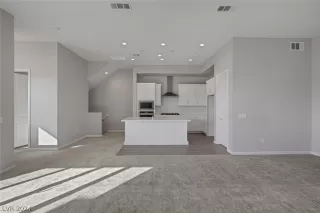 Photo #5: 2586011 Listing