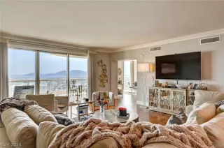 Photo #2: 2586030 Listing