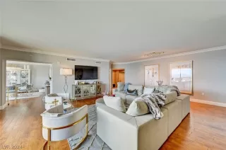 Photo #3: 2586030 Listing