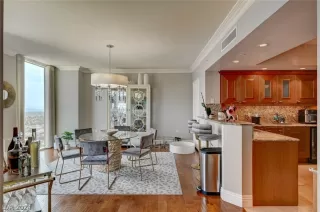 Photo #4: 2586030 Listing