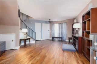 Photo #2: 2586054 Listing