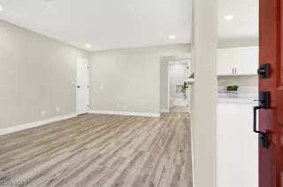 Photo #3: 2586076 Listing