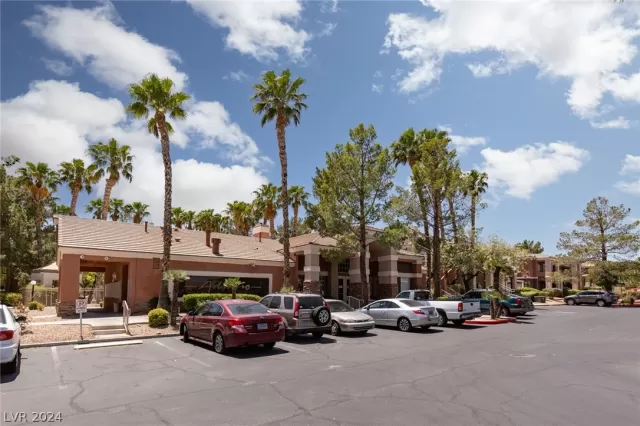 MLS: 2586097 Condo For Sale