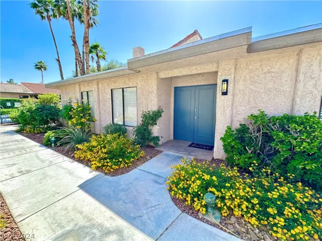 MLS: 2586117 Condo For Sale