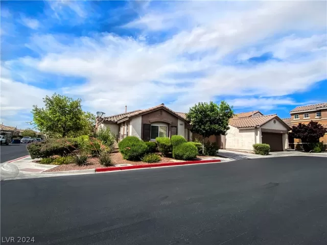 MLS: 2586211 Condo For Sale