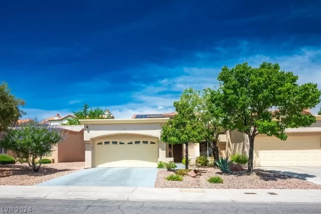 MLS: 2586218 Condo For Sale