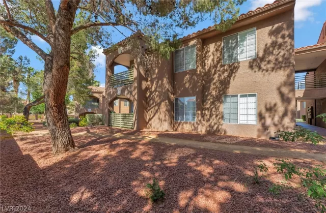 MLS: 2586252 Condo For Sale