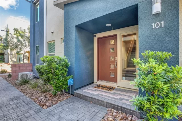 MLS: 2586258 Condo For Sale