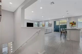 Photo #2: 2586258 Listing