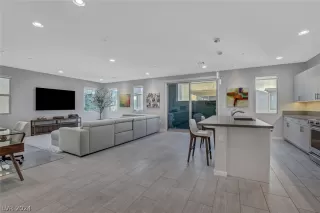 Photo #3: 2586258 Listing