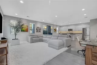 Photo #6: 2586258 Listing