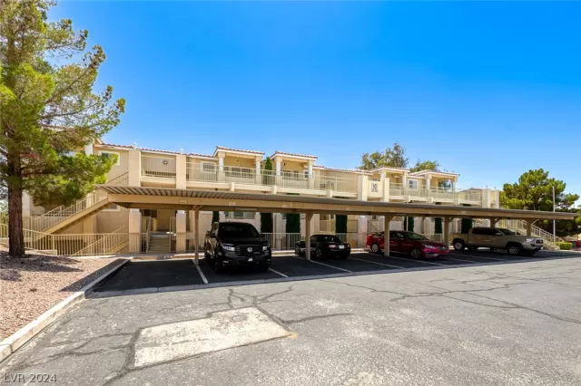 MLS: 2586284 Condo For Sale