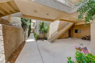 Photo #2: 2586284 Listing