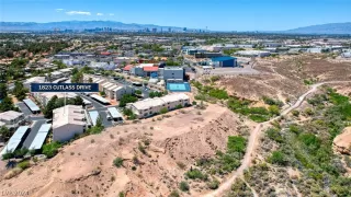 Photo #5: 2586284 Listing